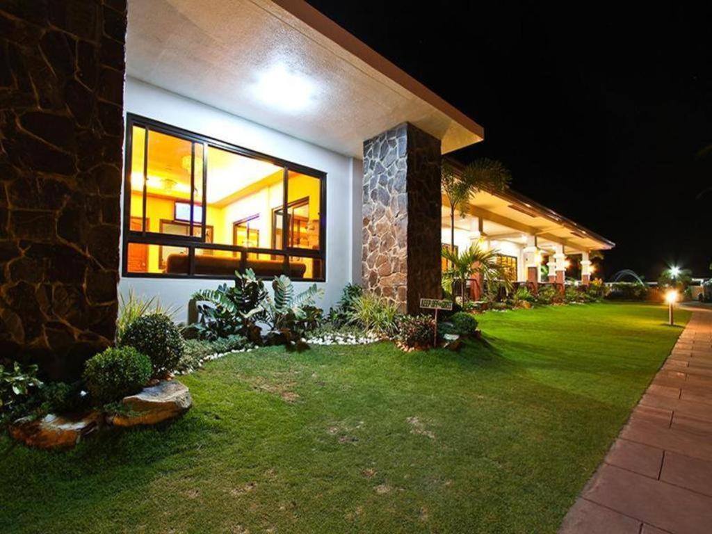 La Suena Brisa Beach Resort And Events Place Batangas Bagian luar foto